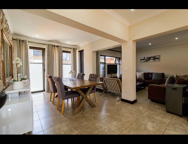 3 BEDROOM TOWNHOUSE FOR SALE IN BASSONIA
